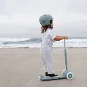 banwood-bikes-eco-scooter-teal-lifestyle-1.webp